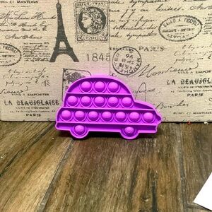 A purple car pop it